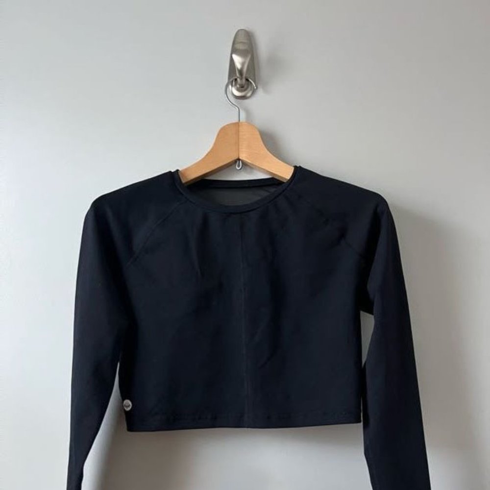 Senita Cropped Long Sleeve Running Tee  |  Mesh Racerback Breathable Black